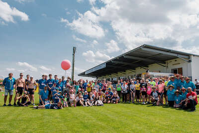 Gruppenfoto der StarterInnen beim ROTE NASEN LAUF St. Margarethen