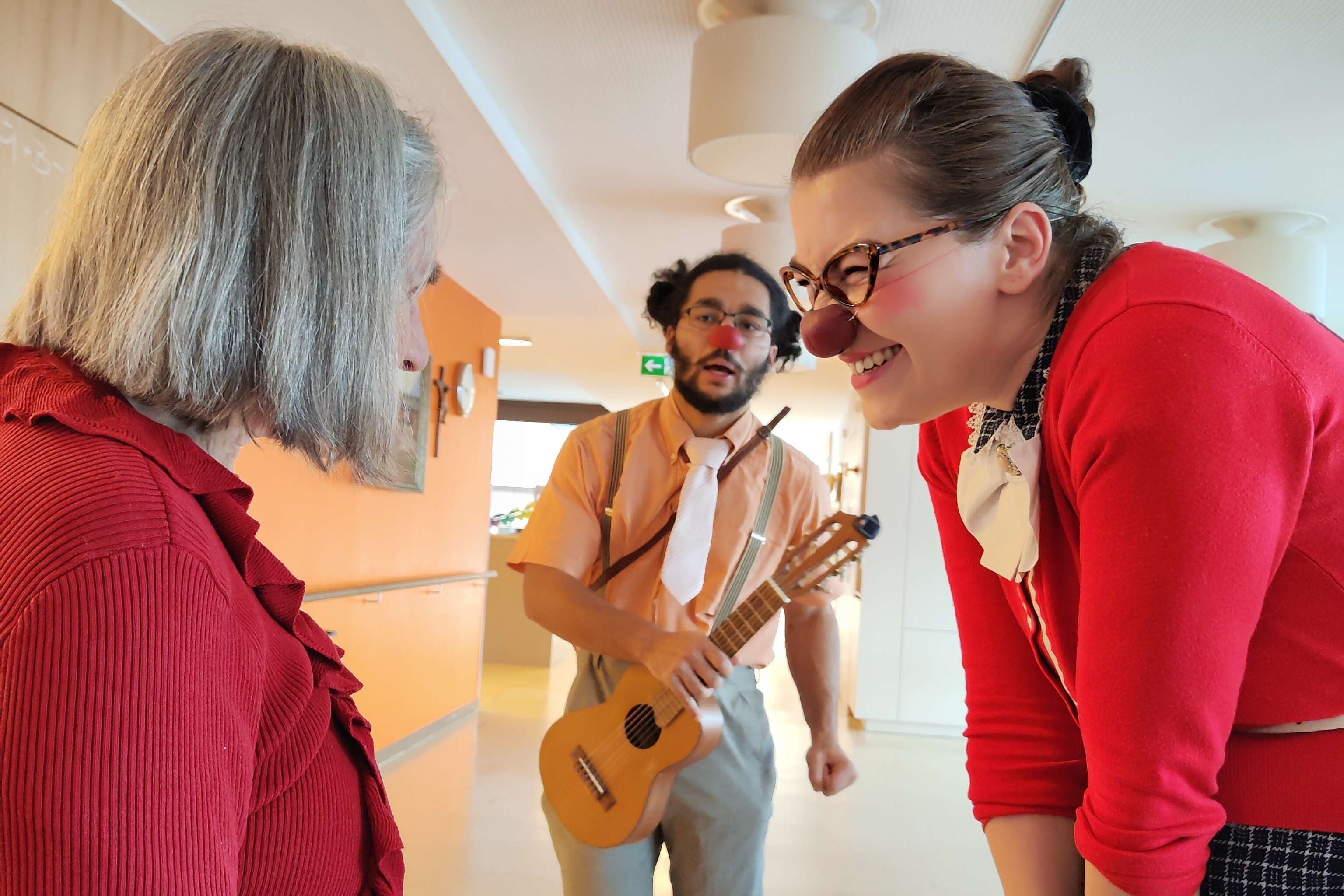 Clownin Hildegard und Clown Ferdinand im Pflegewohnheim.