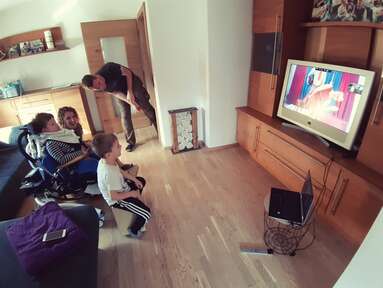 Marius und Linus treffen auf die Clowns im Wohnzimer - digital