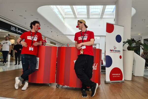 Zwei ROTE NASEN Fundraiser in der Shopping City Süd.