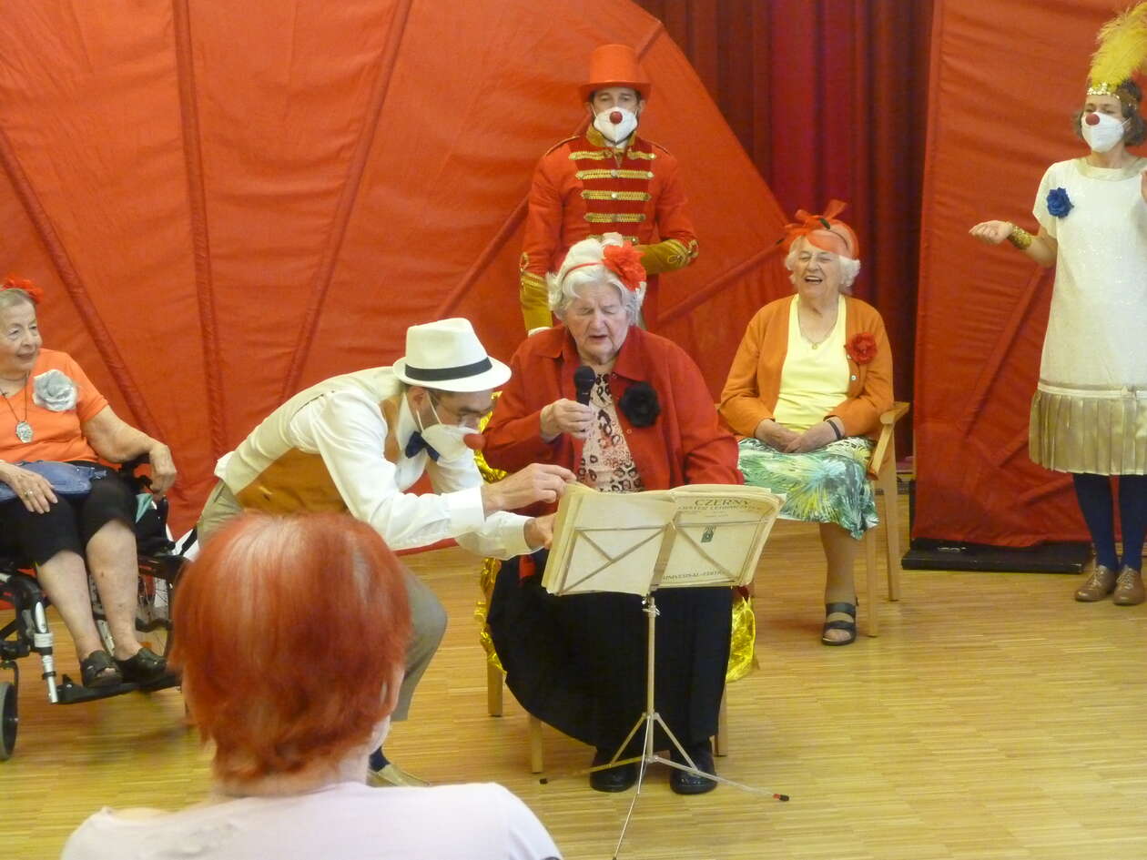 Clowns im Pflegeheim beim ROTE NASEN Varieté