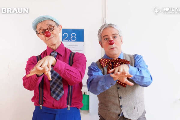 Clown Rudi und Clown Hubert am internationalen Tag der Handhygiene