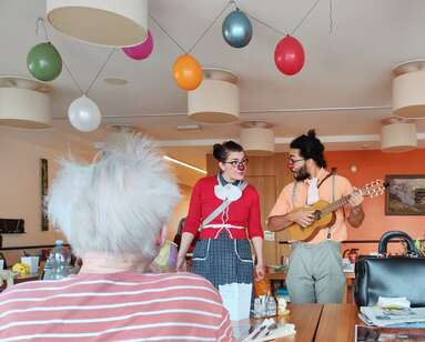 Clownin Hildegard und Clown Ferdinand im Pflegewohnheim.