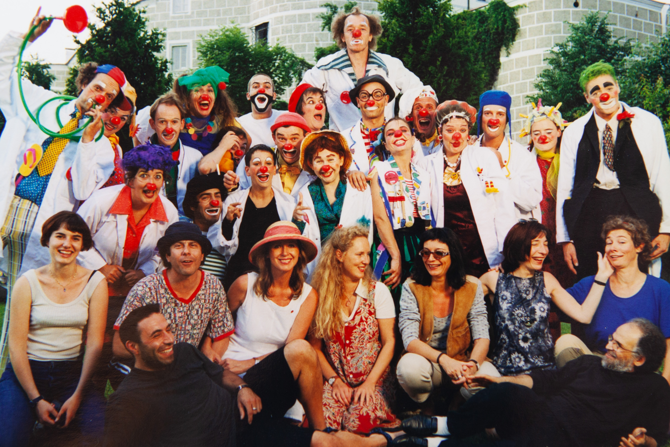 Altes Gruppenfoto der ROTE NASEN aus den 1990er-Jahren.