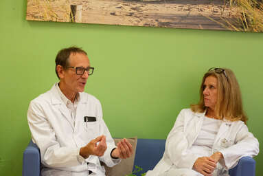 Primar Dr. Herbert Kurz, ehemaliger Abteilungsvorstand der Kinder- und Jugendheilkunde in der Klinik Donaustadt erzählt über die gemeinsame Arbeit mit ROTE NASEN Clowns