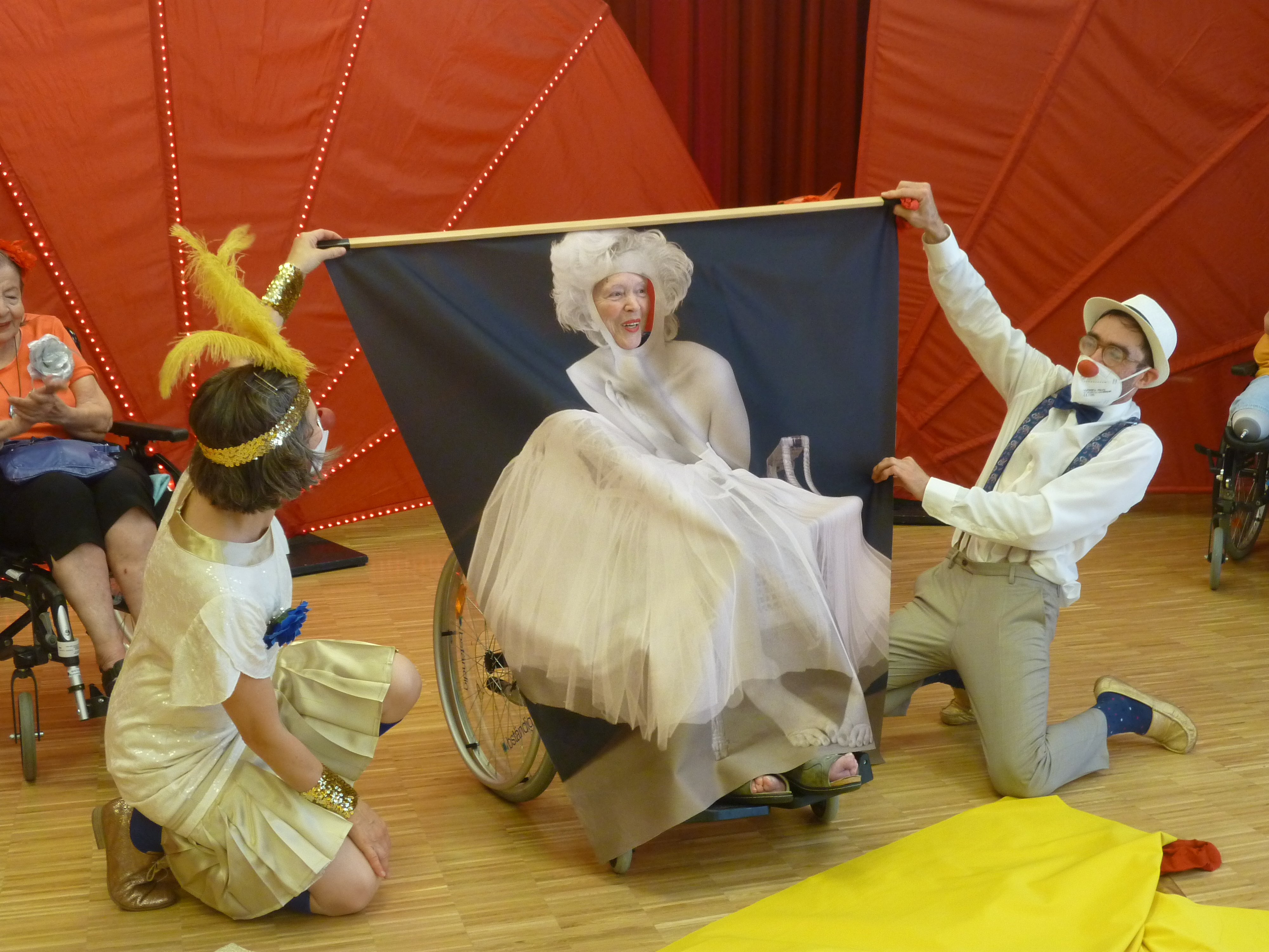 Clowns im Pflegeheim beim ROTE NASEN Varieté