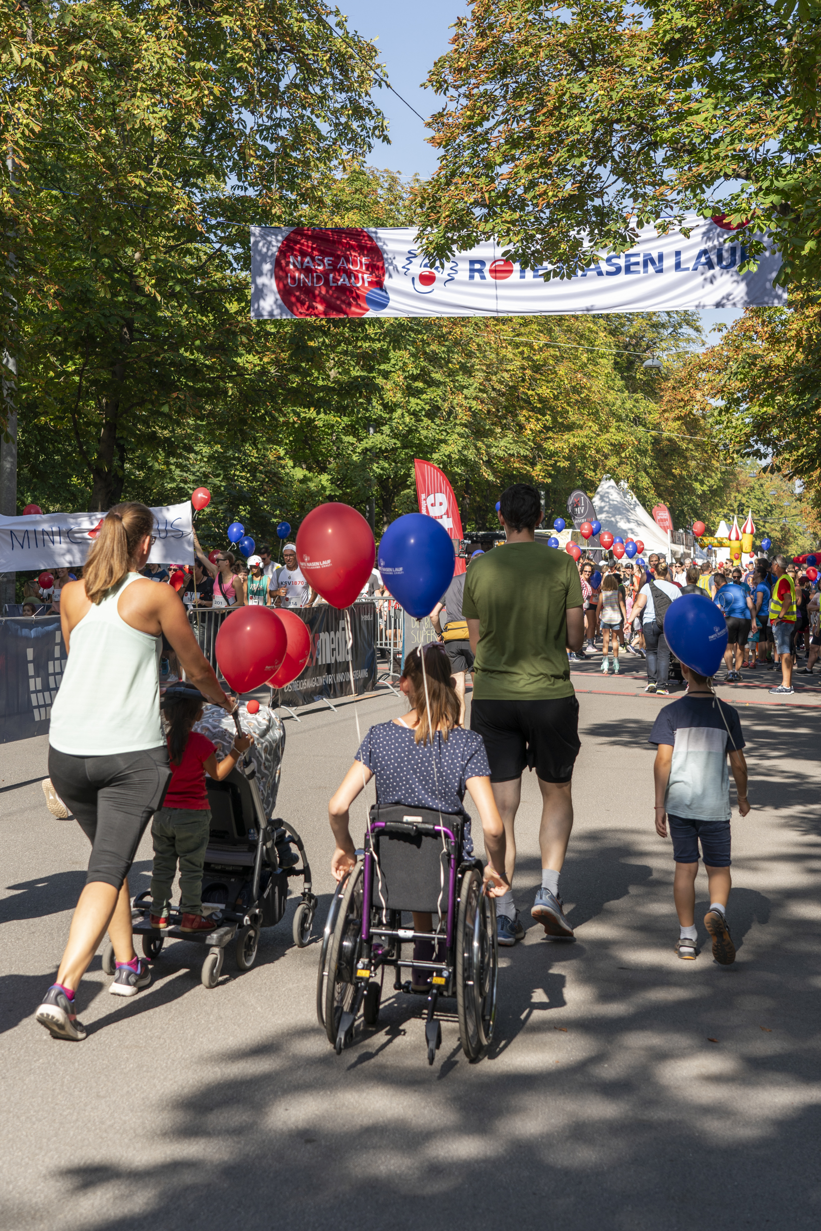 Teilnehmende am ROTE NASEN-Lauf 2024.