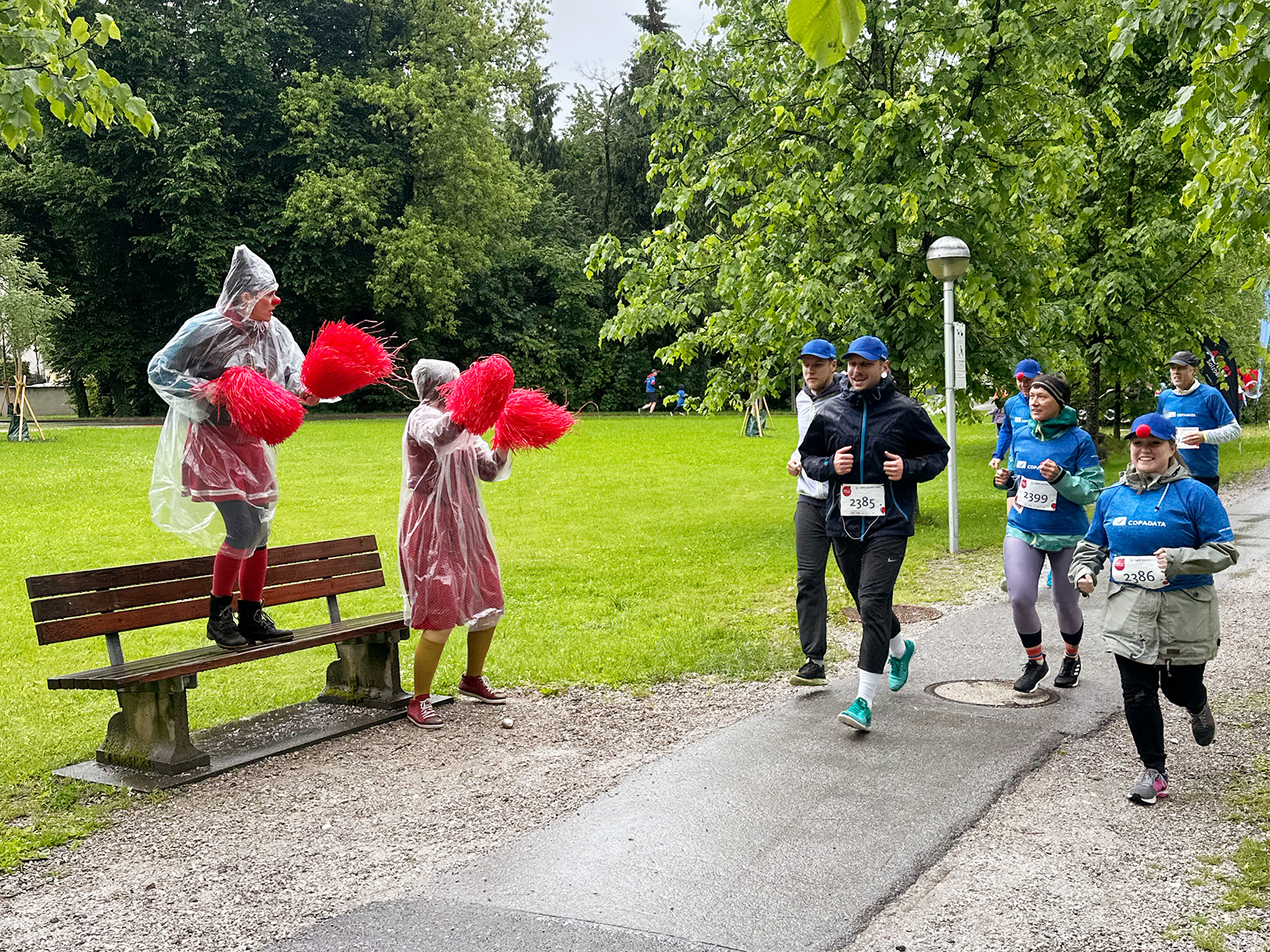 Die hochmotivierten Läufer*innen wurden von den ROTE NASEN Clowns angefeuert.