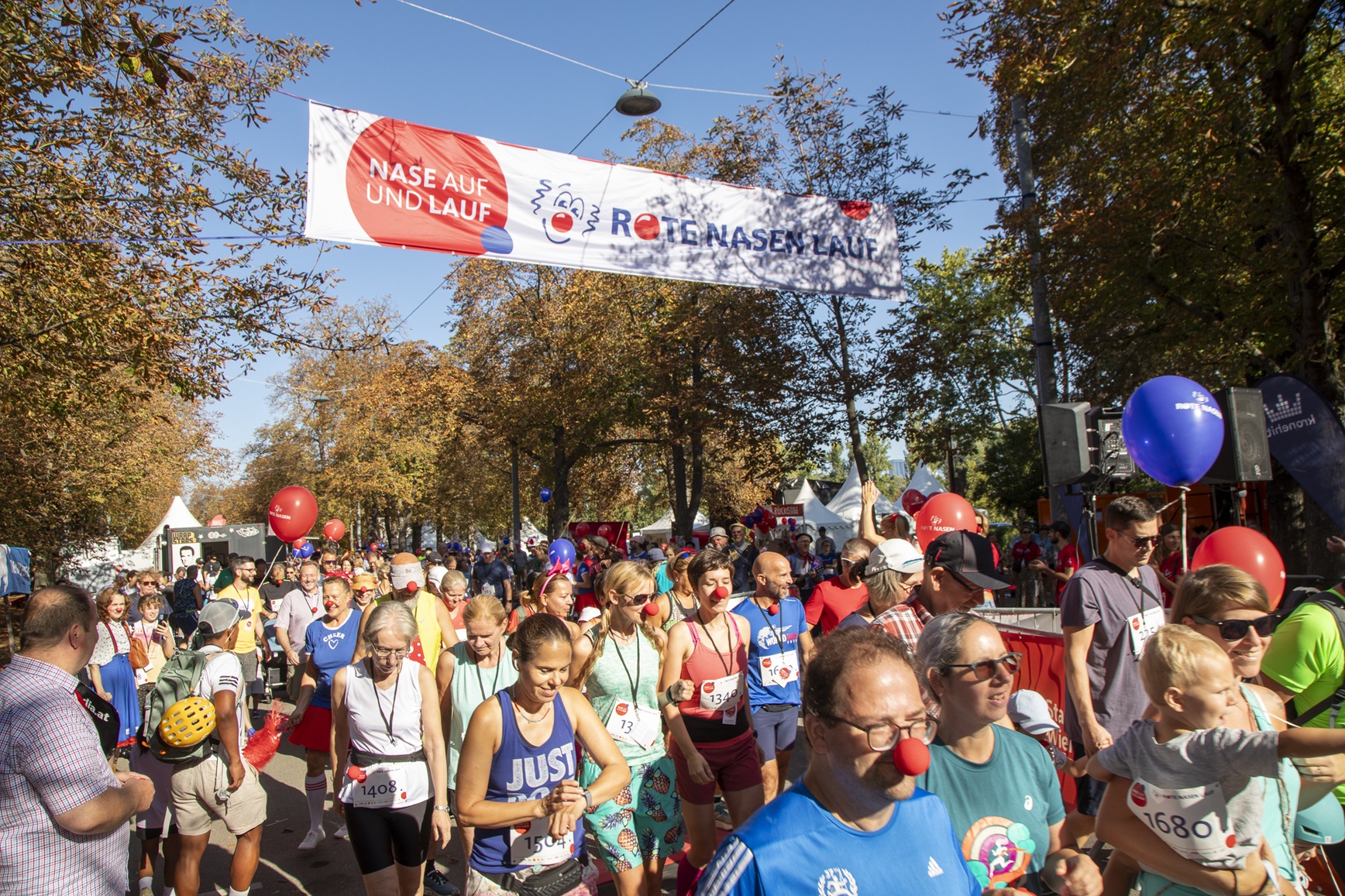 Läufer*innen am Wiener ROTE NASEN-Lauf 2025.