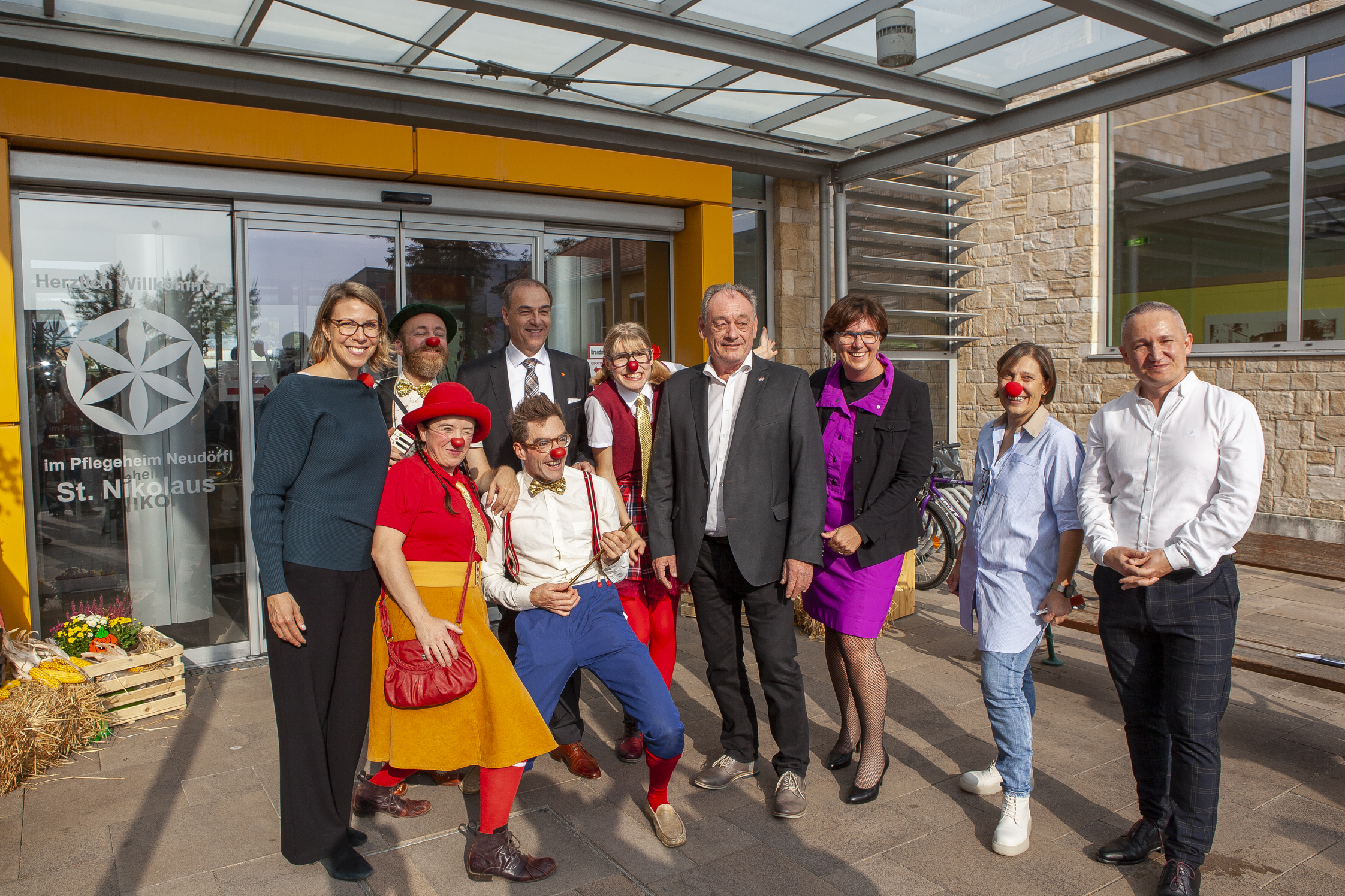 Jubiläum im Pflegeheim Neudörfl mit Frau Mag. (FH) Ivana Bacanovic von den ROTE NASEN, Frau DSA Petra Prangl, MSc, Geschäftsführerin der Burgenländischen Pflegeheim Betriebs-GmbH, Herrn Dr. Viktor Nagy (Heimleiter) und Herrn Dr. Leonhard Schneemann (Soziallandesrat).