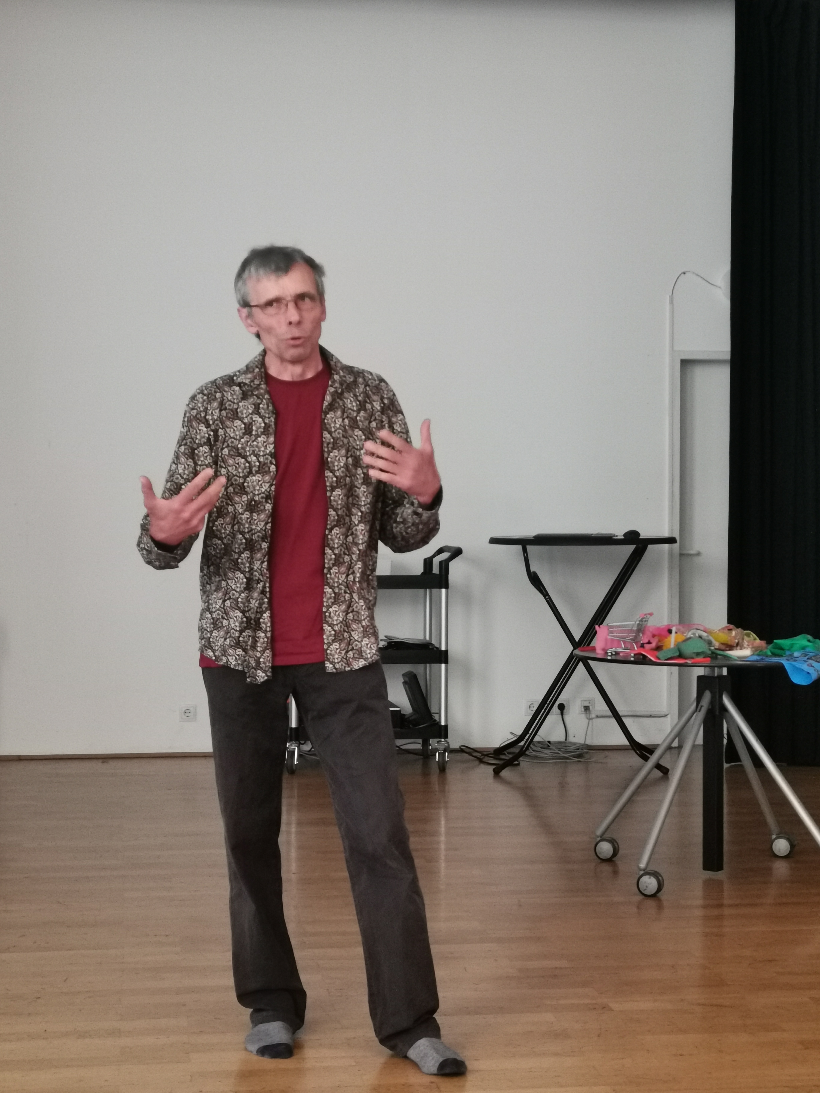 Joe Hofbauer berichtet beim ROTE NASEN Freunde-Treffen von seiner Arbeit als Clown Franz.